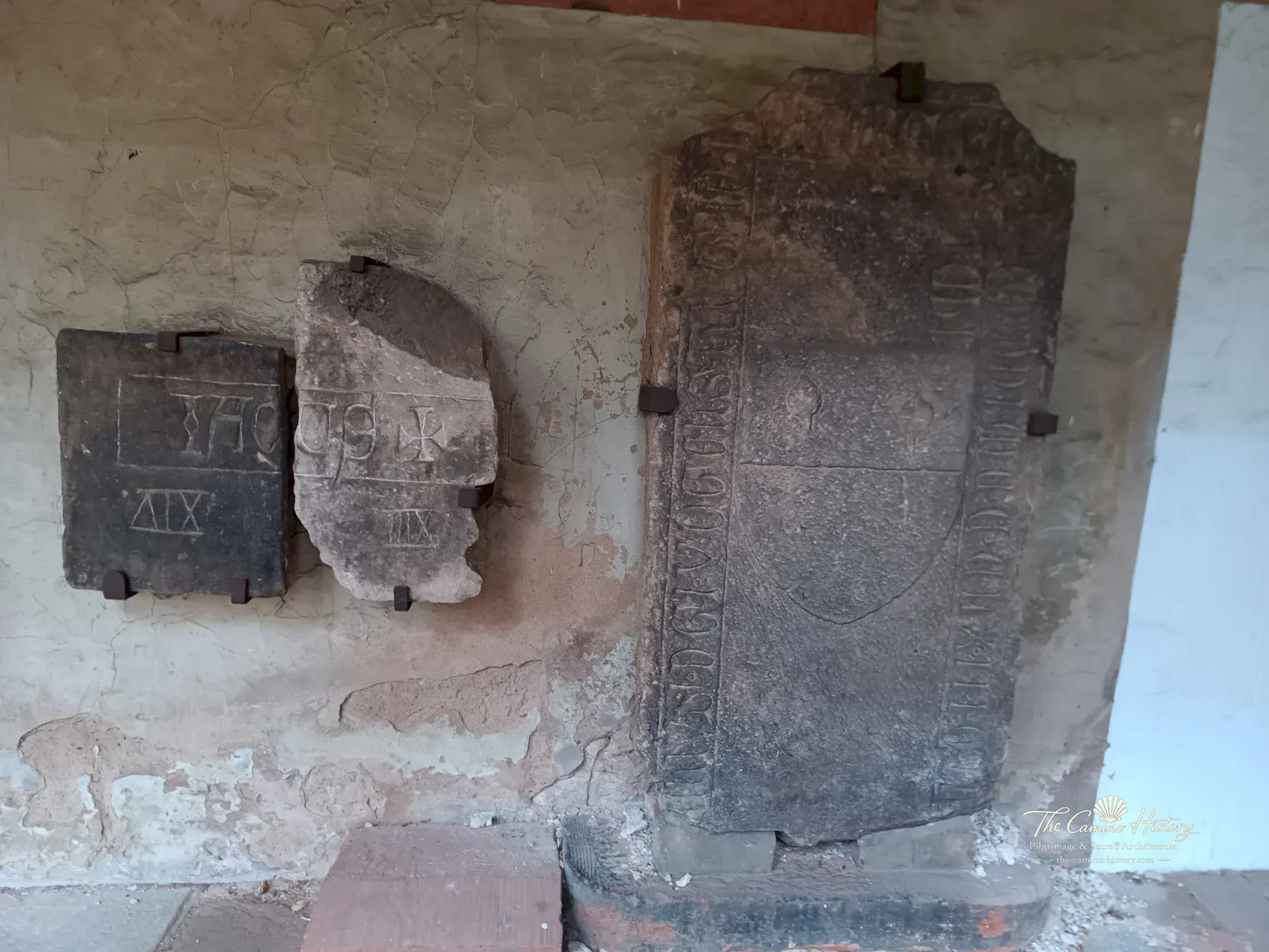 Grabmalaufnahme – Landau – Landau – Kath. Pfarrkirche Heilig Kreuz (ehem. Augustinerkloster).