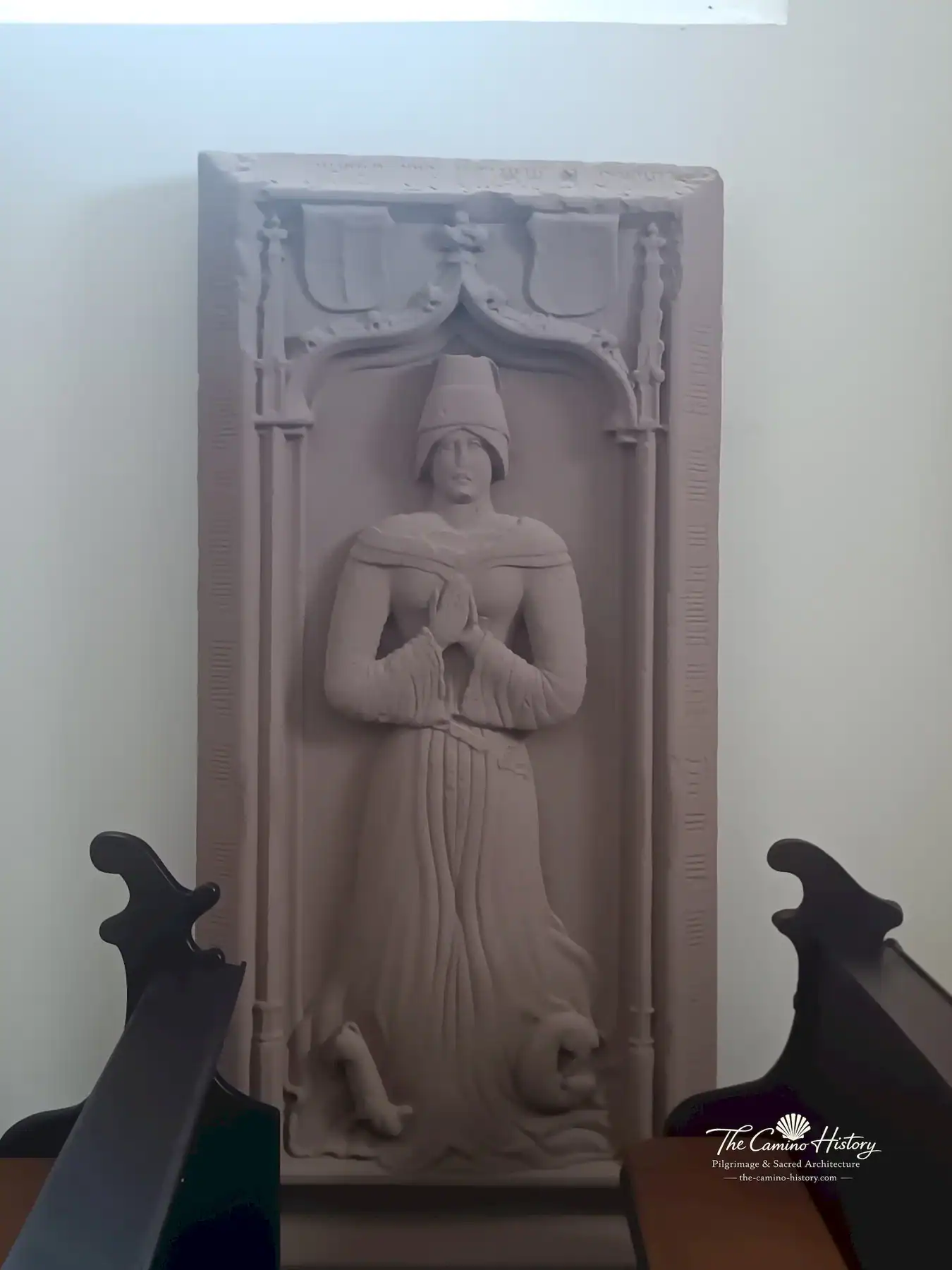 Grabmalaufnahme – Prüm – Prüm - Basilika St Salvator. Darstellung: Frau.