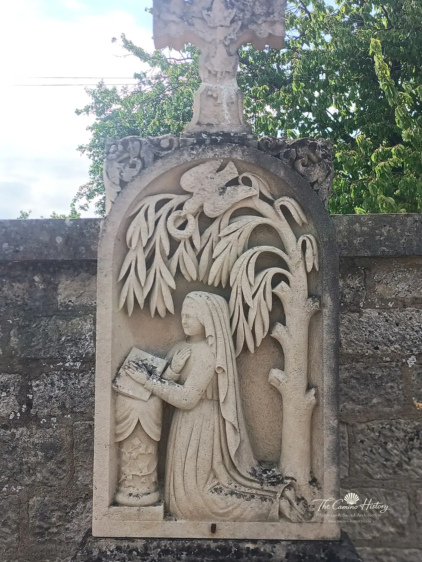Grabmalaufnahme – Taillancourt – Taillancourt - Église Saint-Gengoult. Darstellung: Frau.